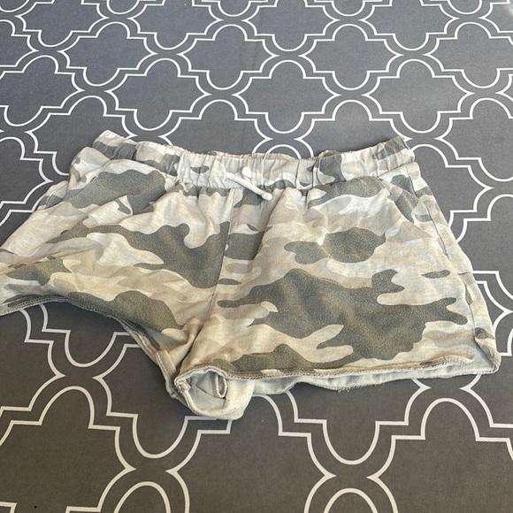 Camo old navy shorts - Picture 1 of 3